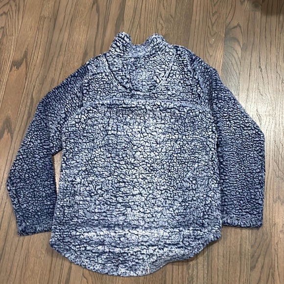 FLUFFY CUTE CREWNECK - Picture 2 of 3